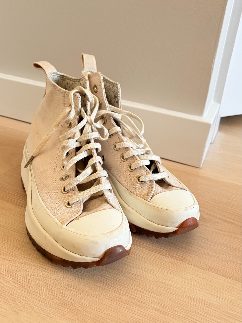 Converse Beige High-Top Platform Run Star Hike Sneakers - Picture 2 of 6